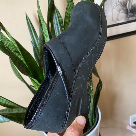 Matte black Sanita nonslip clogs - Picture 4 of 7